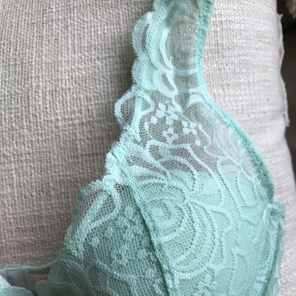 Victoria’s Secret Lace Bra - Picture 2 of 5